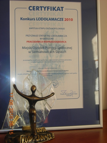 Certyfikat przyznający statuetkę oraz statuetka otrzymana w konkursie Lodołamacze 2010. Powiększ zdjęcie.